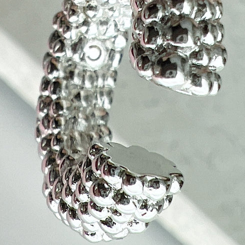 caviar earcuff